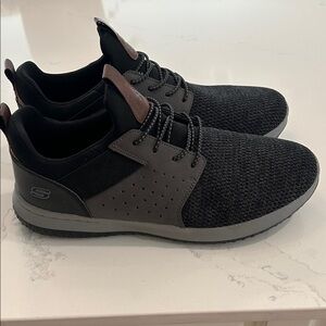 Skechers Men's Black and Dark Gray Sneakers